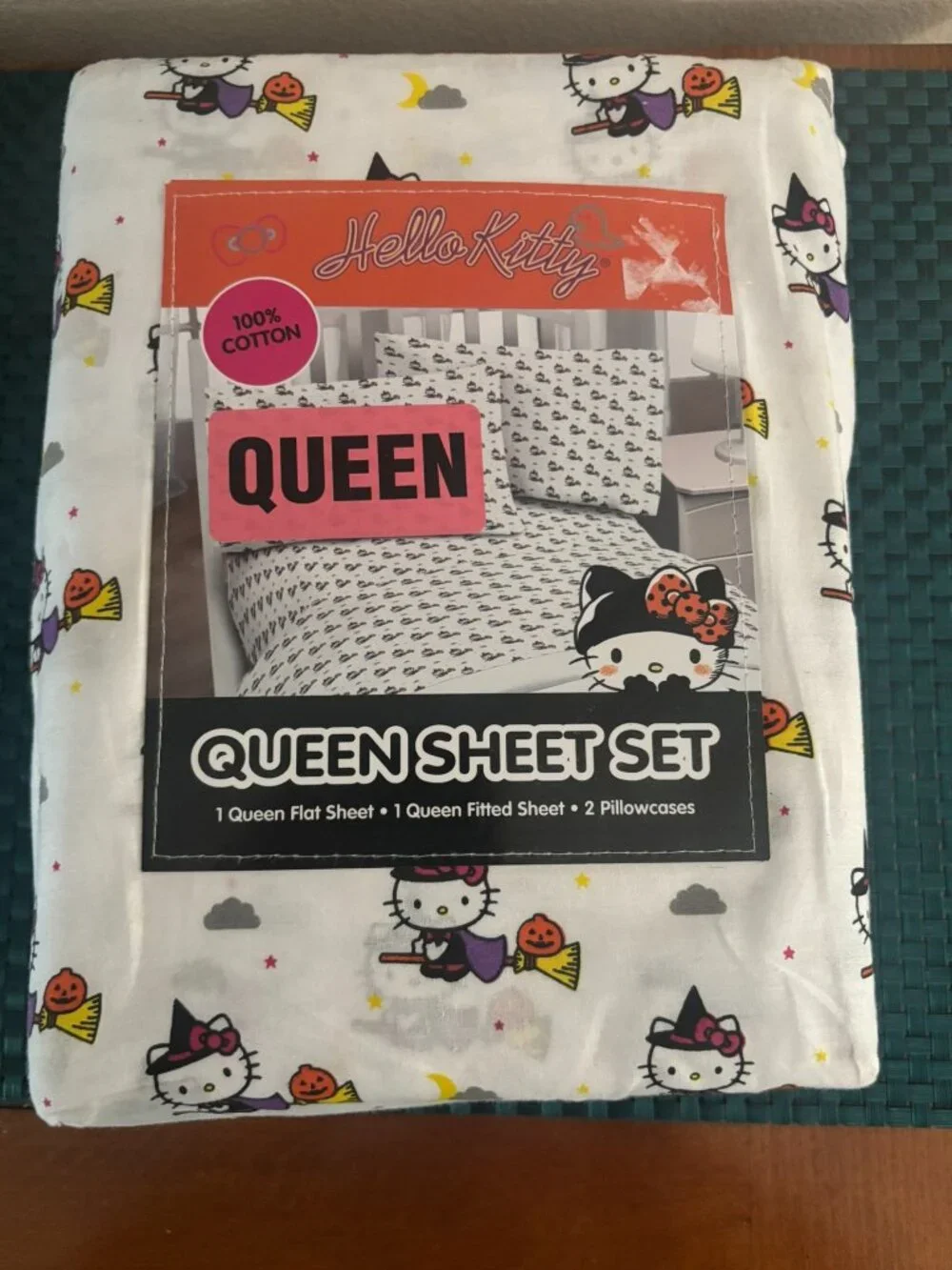 Hello Kitty Halloween QUEEN Sheet Set Witch Broom & Pumpkins White 4 Piece NEW